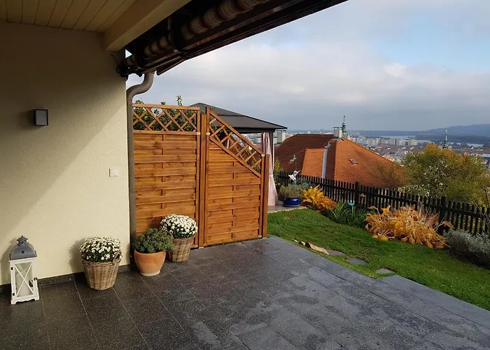Blick Ueber Krems Mit Terrasse